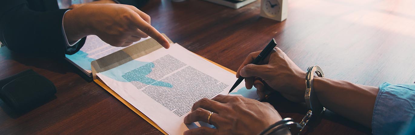 When to Hire a Criminal Defense Attorney