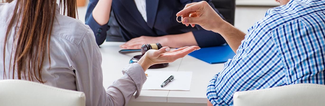 When to Hire a Family & Divorce Attorney